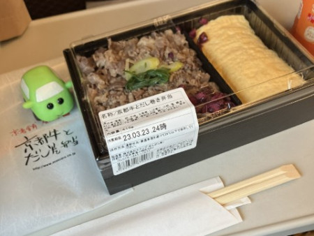 帰りは新幹線乗ってすぐ食べて即寝ました