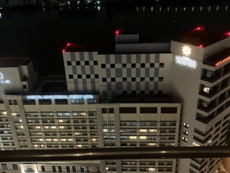 最上階にある温泉入ったあとハーゲンダッツ食べながら見た景色