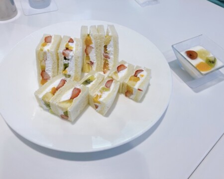 フルーツサンドウィッチ