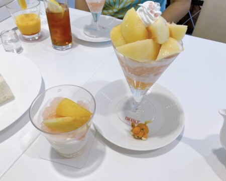 桃のヨーグルトドリンク、桃のパフェ