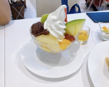 クリームあんみつ